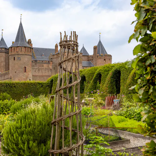 Onze museumonderzoekers Donald en Jeroen bezochten het Muiderslot. Lees hun ervaringen, tips en ontdek waarom zij dit bijzondere kasteel een aanrader vinden.